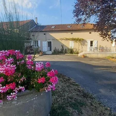 La Mesange Bleue לינה וארוחת בוקר 4*