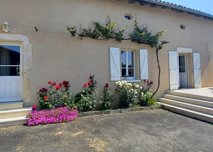 Bed & Breakfast La Mesange Bleue Ecuras